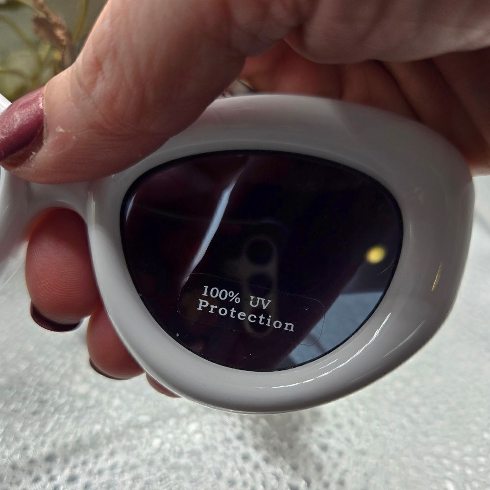 "5/$40" A New Day Target Fun Funky Bold White Retro Pin Up Girl Sunglasses - Picture 3 of 4